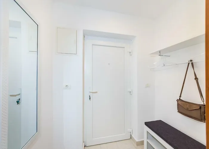 Apartment Lara *